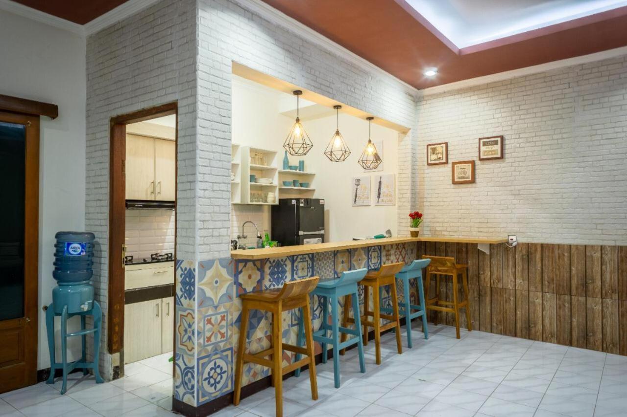 Zenrra House Hotel Bandung Ngoại thất bức ảnh