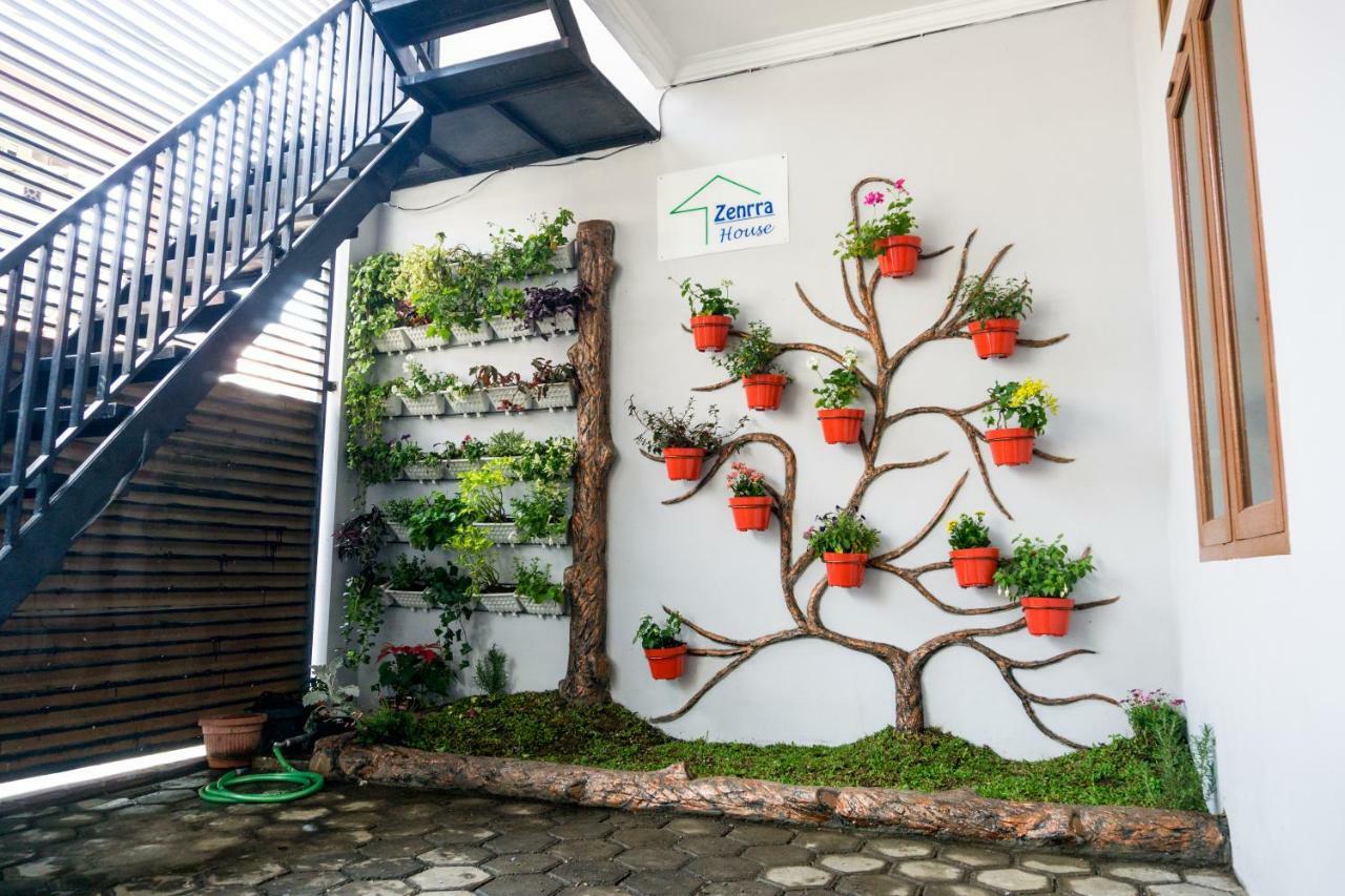 Zenrra House Hotel Bandung Ngoại thất bức ảnh